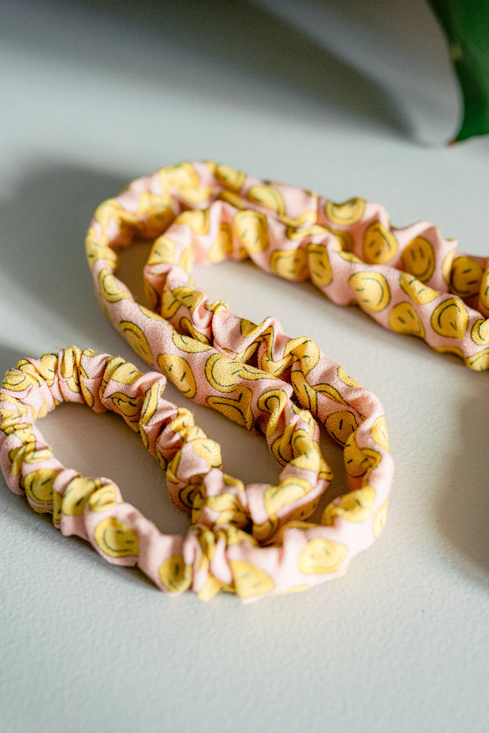 Scrunchie Keycord - Smiley - Matia Collectie - Image 3