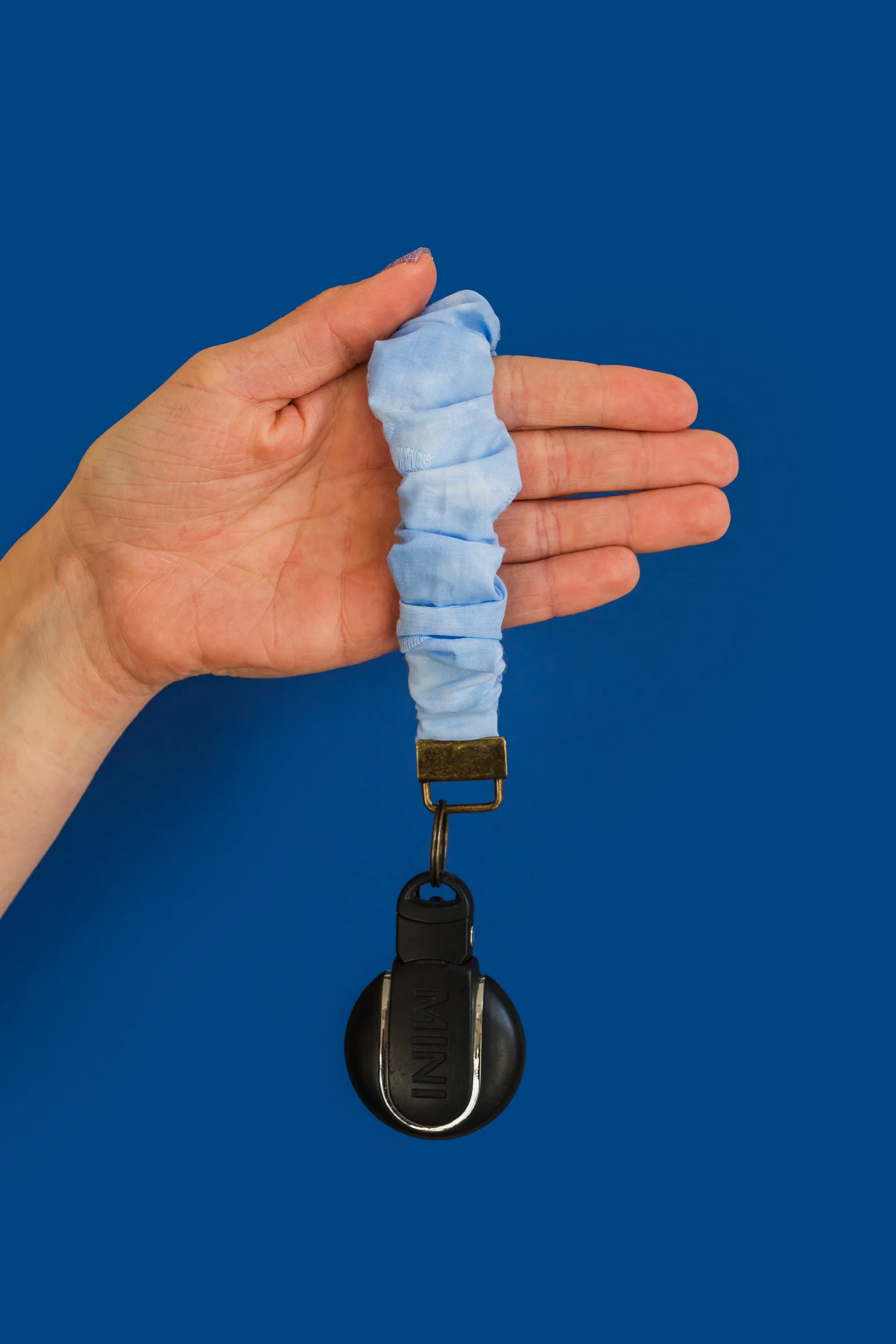 Scrunchie sleutelhanger - Broderie Licht Blauw - Image 2