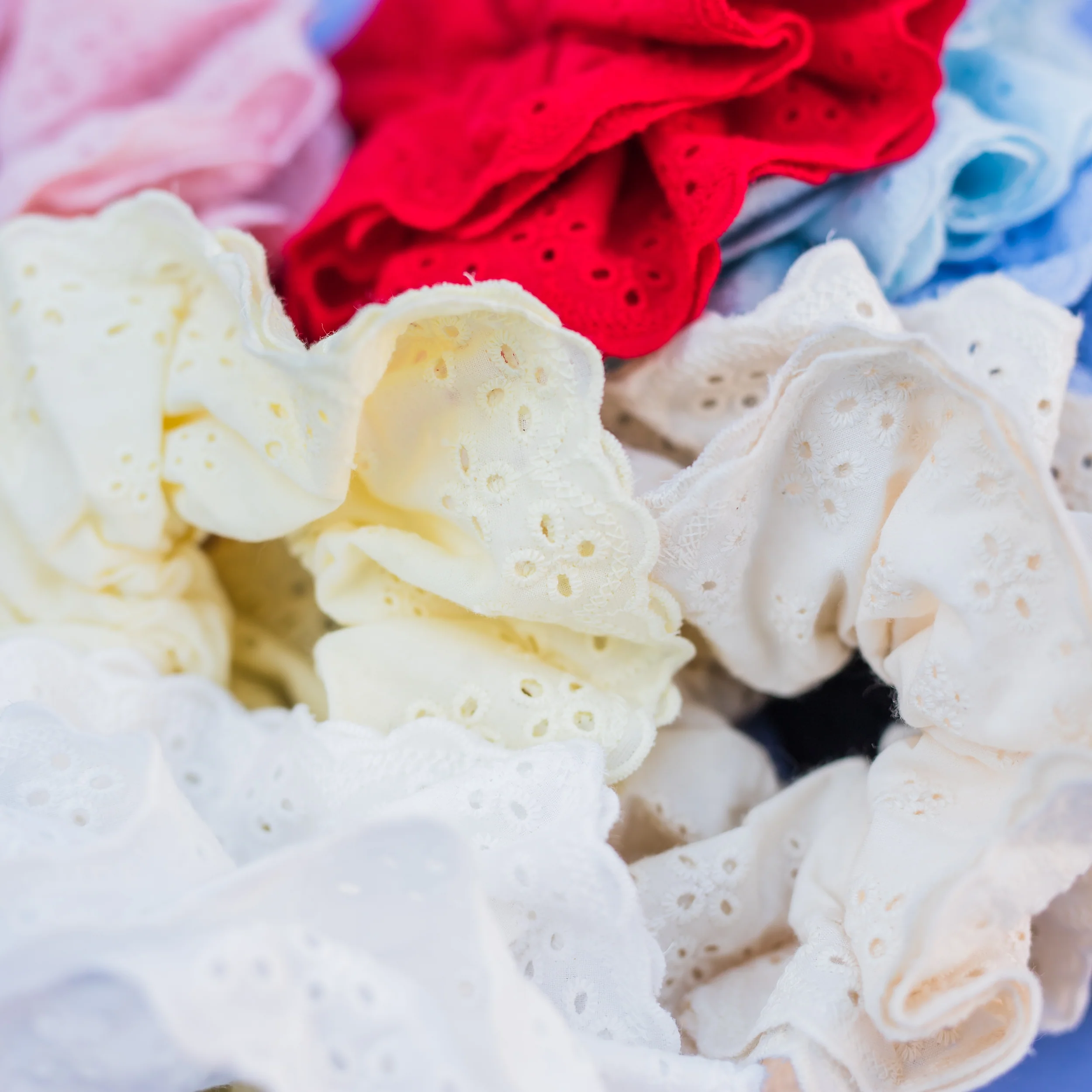 XL Scrunchie - Lente Broderie - Image 4